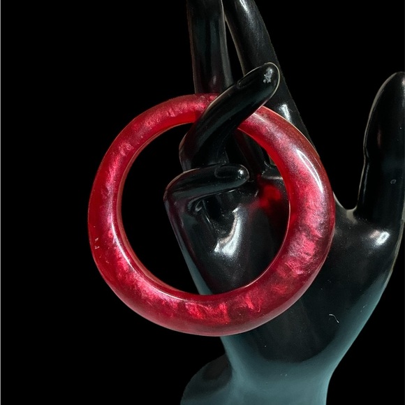 Vintage Red Resin Bracelet - Picture 3 of 3